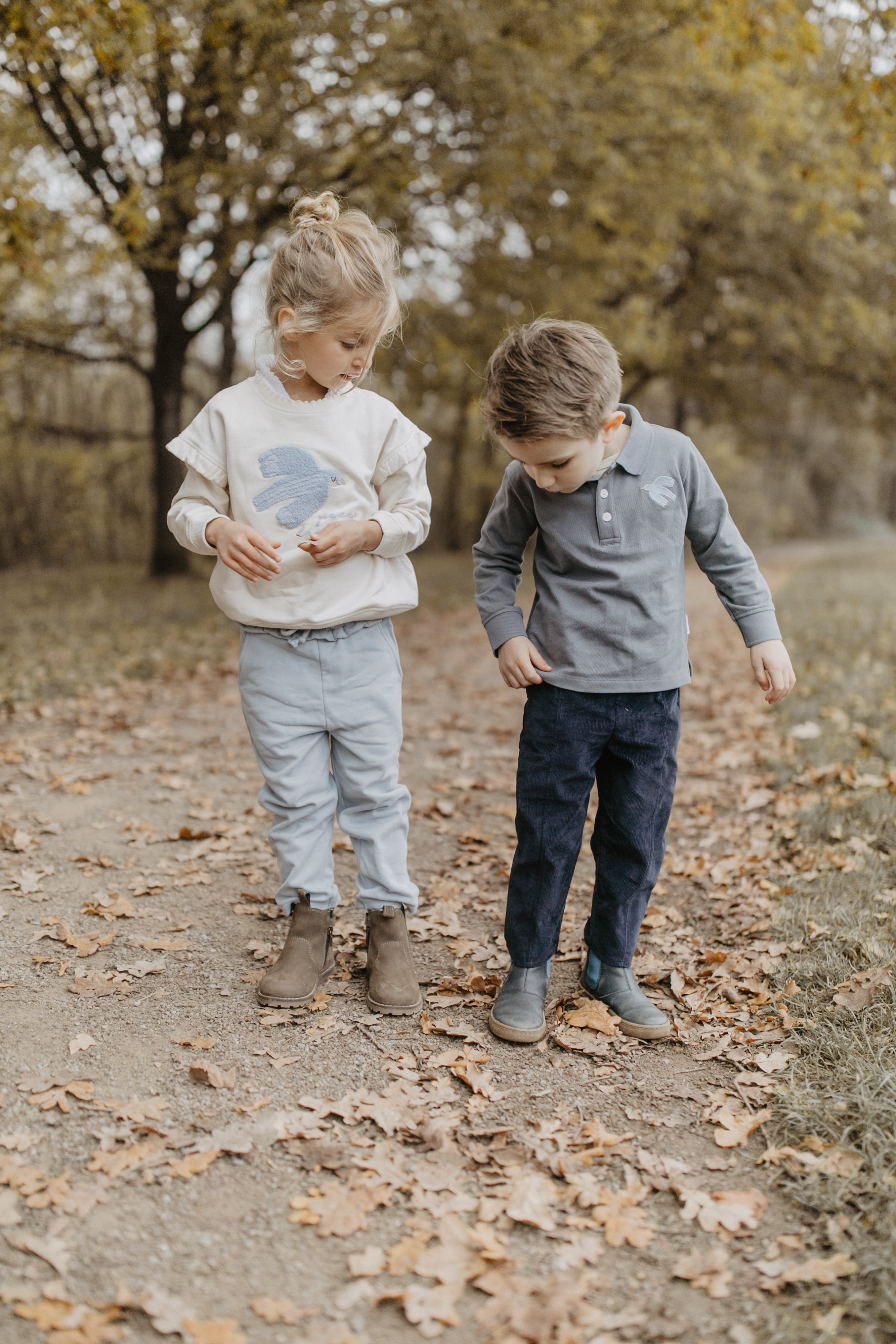 Unisex Cordhose 'navy' mit Ziernähten