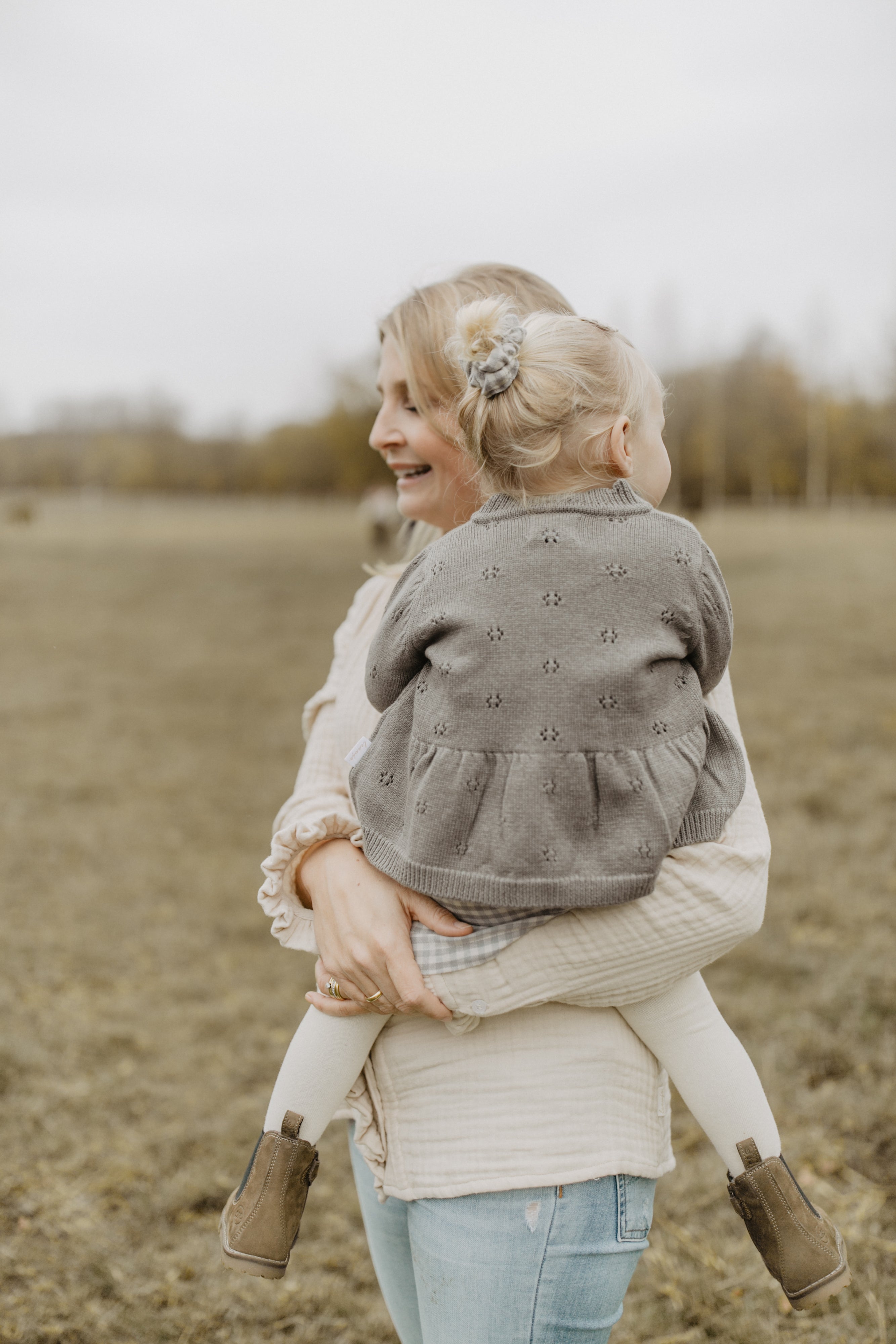Lochstrick Cardigan 'green' mit Schößchen