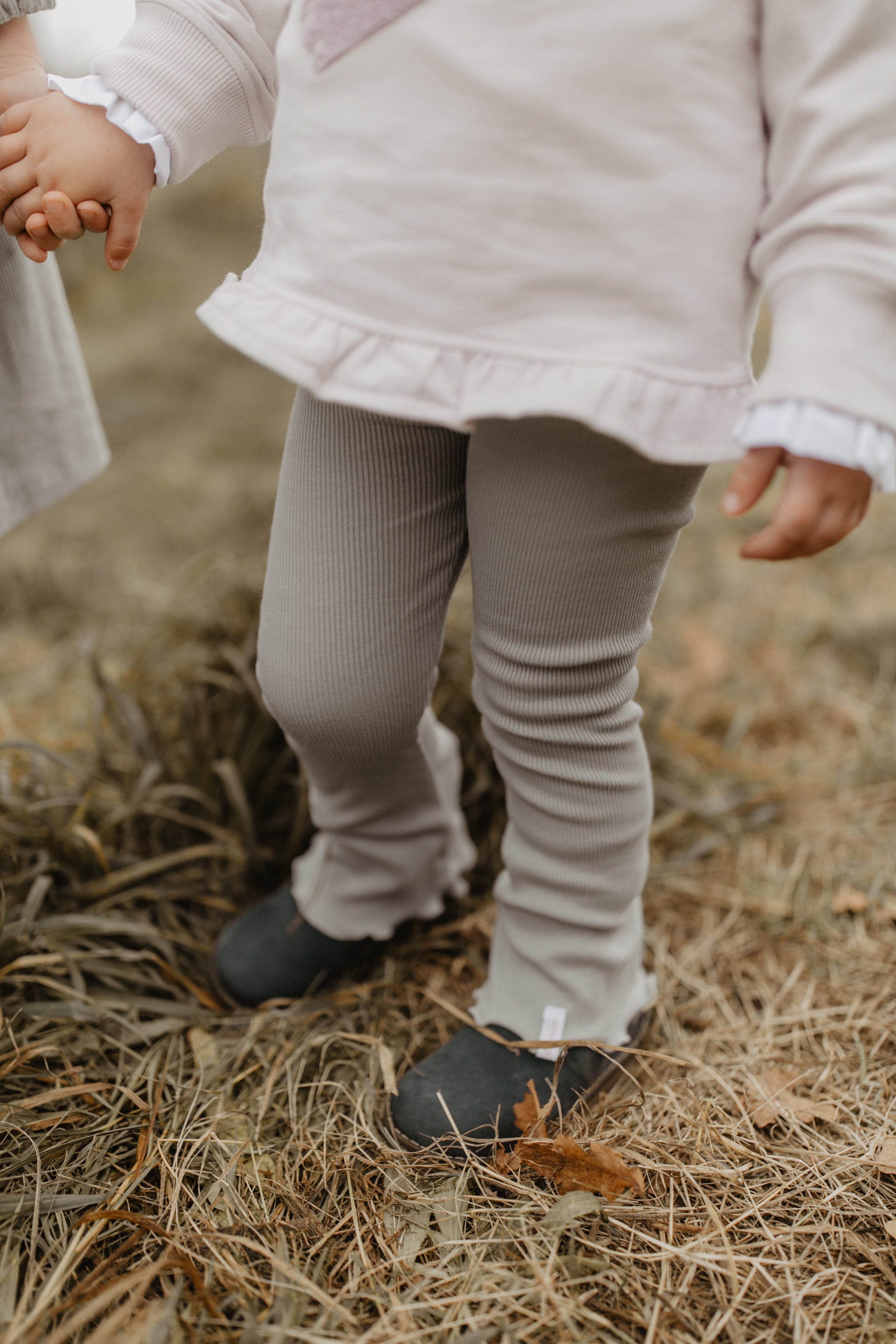 Schlag-Leggings 'soft green' mit Schleife aus Bio-Baumwolle