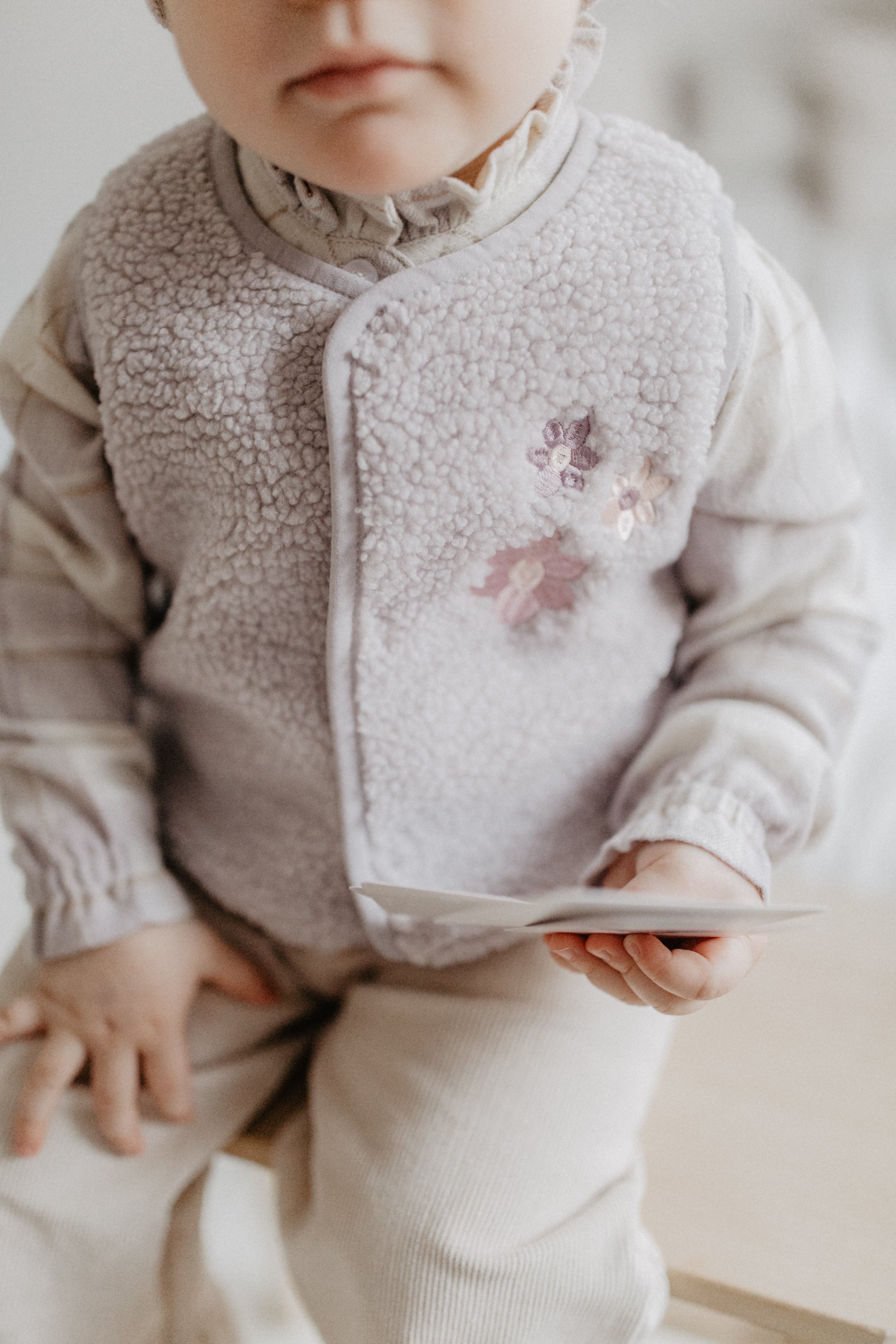 Teddy Weste 'lavender' mit Blumenstickerei