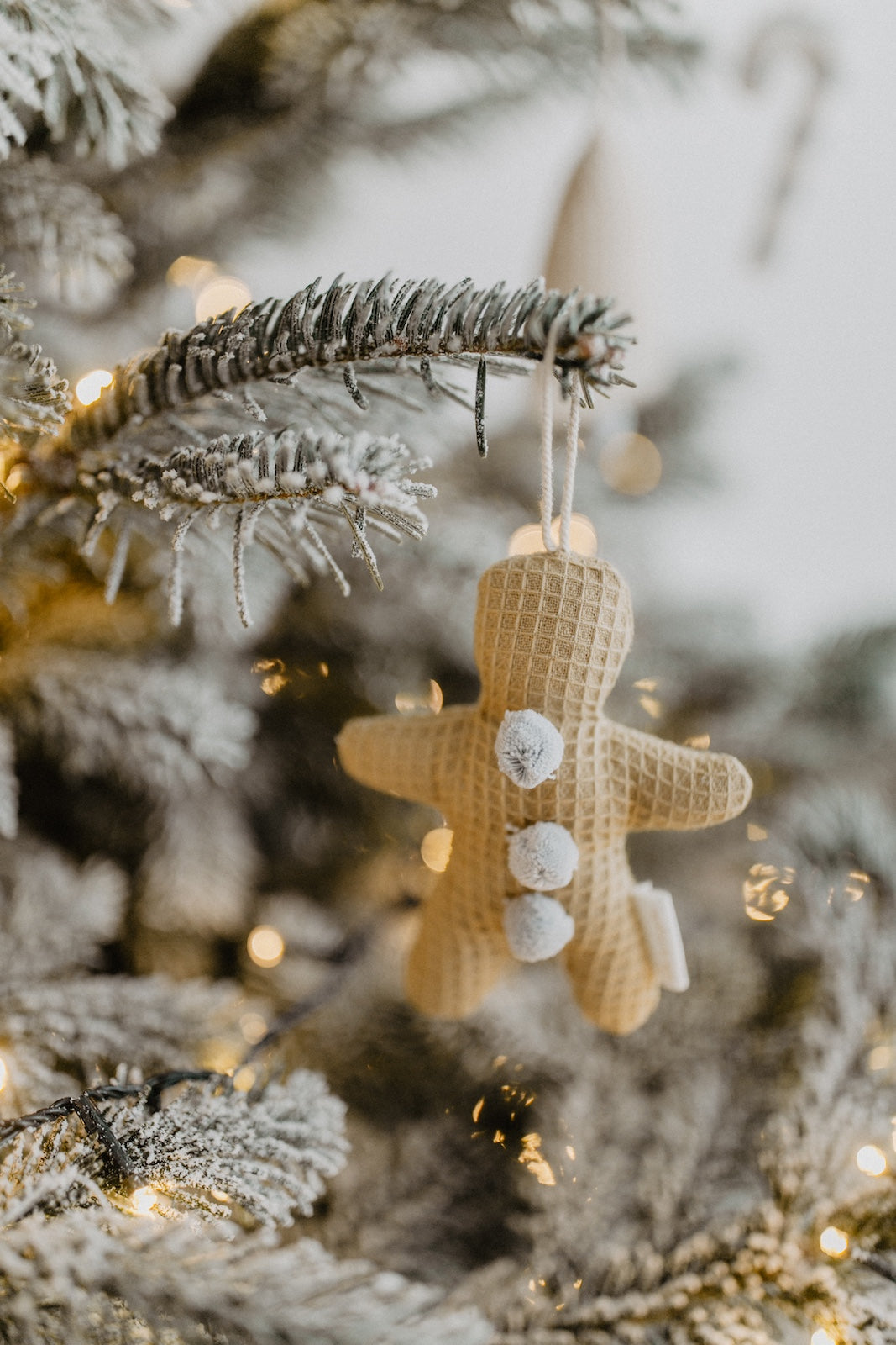 Tree decoration 'blue gingerbread man, stars & present'