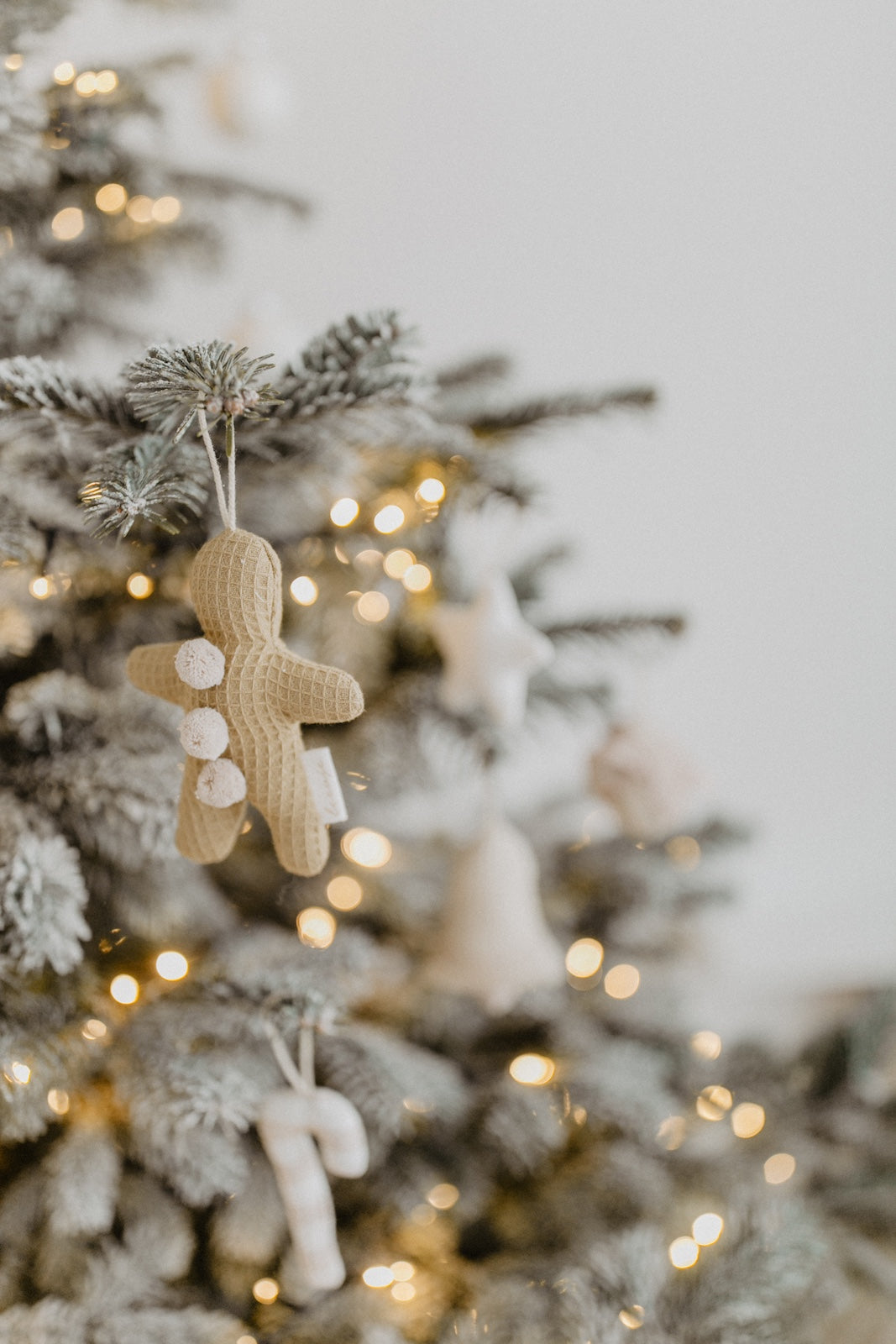 Baumschmuck 'rose gingerbread man, stars & present'