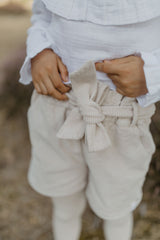 Paperbag Shorts aus Cord mit Schleife